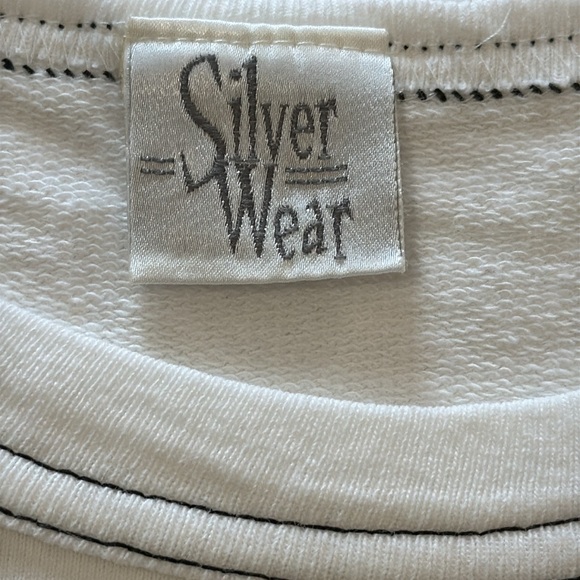 Women’s Silver Wear cropped crew neck shirt. Size L/XL ? SEE MEASUREMENTS - Picture 3 of 5